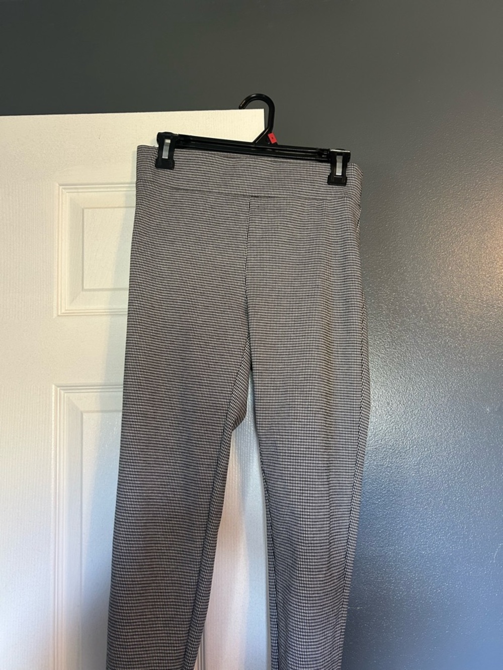 LOFT Black and White Houndstooth Legging Pants